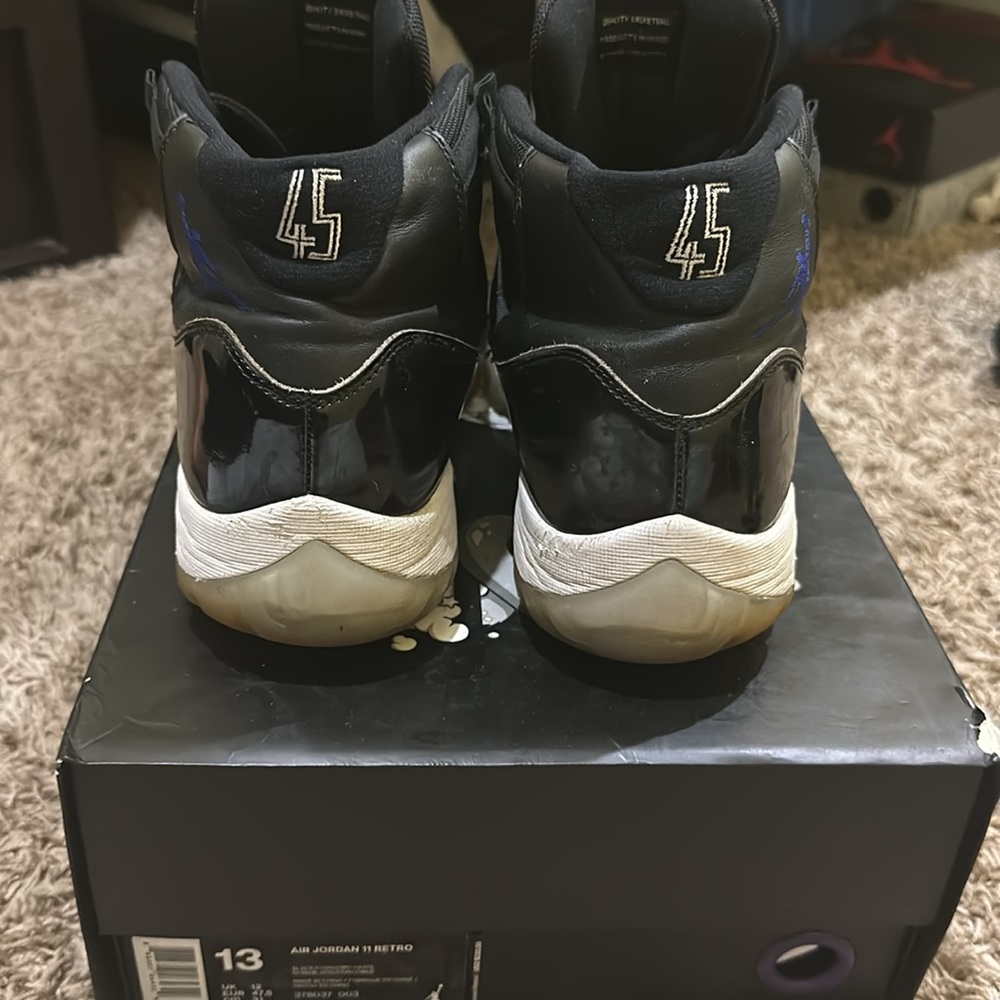 Jordan 11 space jams - Picture 2 of 4